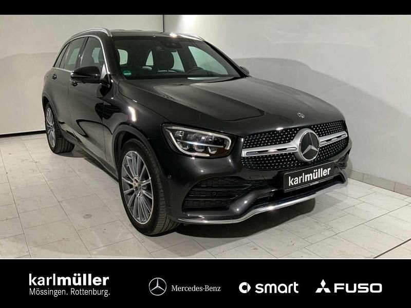 Grau Gebraucht 2020 Mercedes GLC300 AMG line SUV | 44.880 € (Teuer) - Bild 1/4