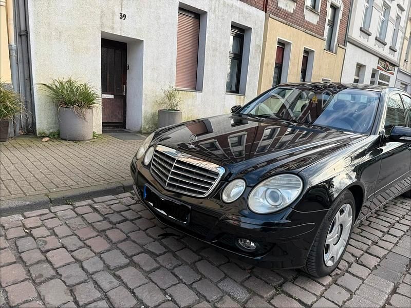 Gebraucht Mercedes E220 170 PS (125 kW) 2007 Schwarz Limousine