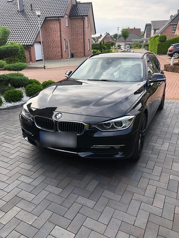 Schwarz Gebraucht 2014 BMW 320 Luxury Line Kombi | 10.120 € (Fairer Preis) - Bild 1/4
