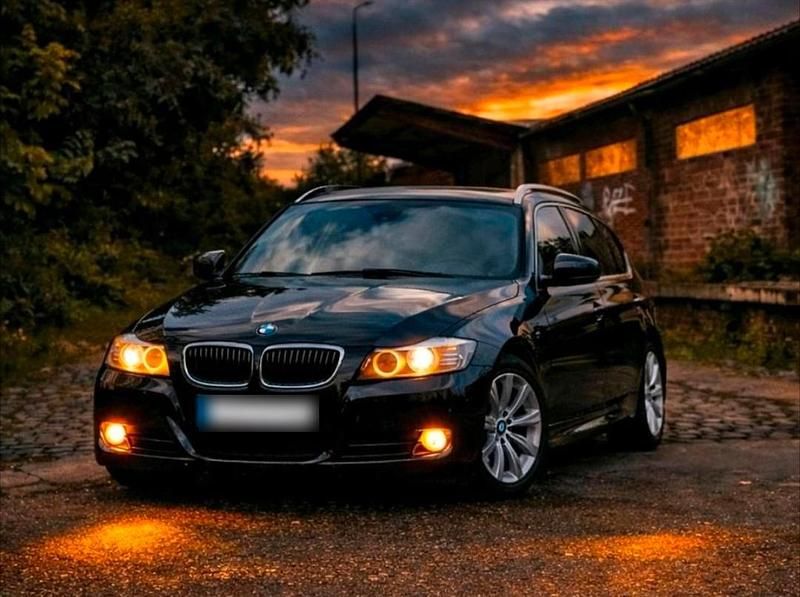 Gebraucht BMW 325 218 PS (160 kW) 2011 Schwarz Kombi