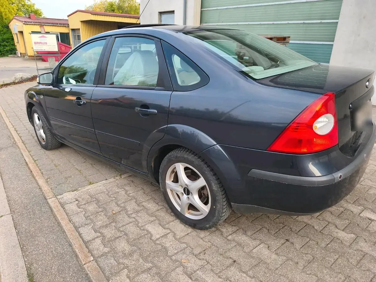 Gebraucht Ford Focus 146 PS (107 kW) 2007 Grau Limousine