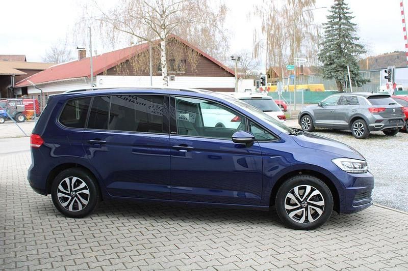 Gebraucht VW Touran Active 122 PS (89 kW) 2023 Blau Van / Kleinbus