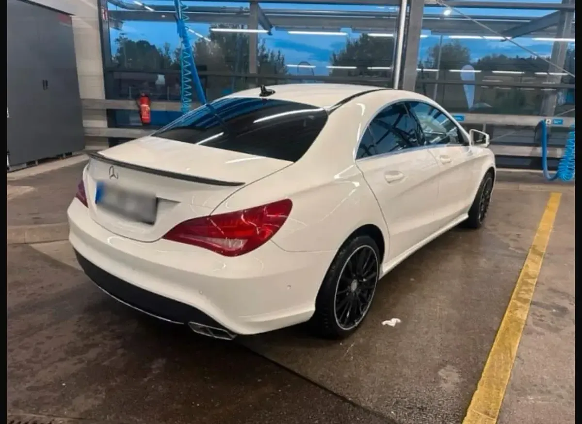 Gebraucht Mercedes CLA180 122 PS (89 kW) 2016 Weiß Limousine