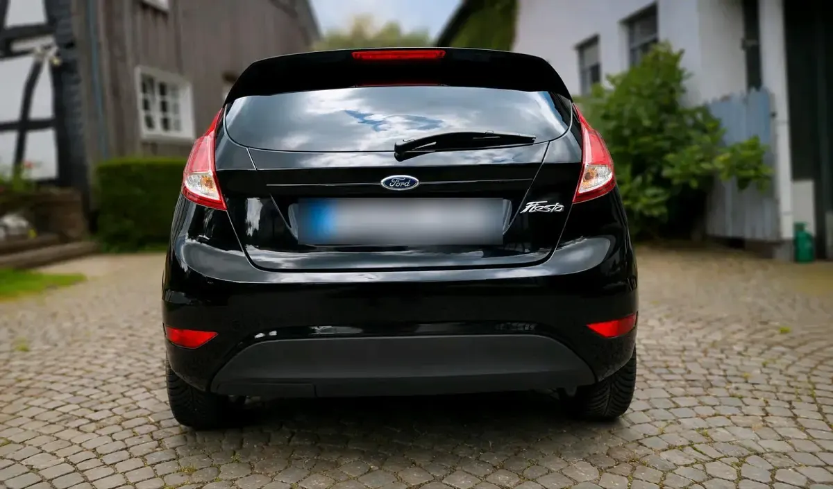 Gebraucht Ford Fiesta 82 PS (60 kW) 2016 Schwarz Kleinwagen