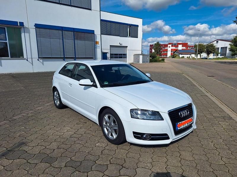 Weiß Gebraucht 2010 Audi A3 Ambition Limousine | 4.000 € (Guter Preis) - Bild 1/4
