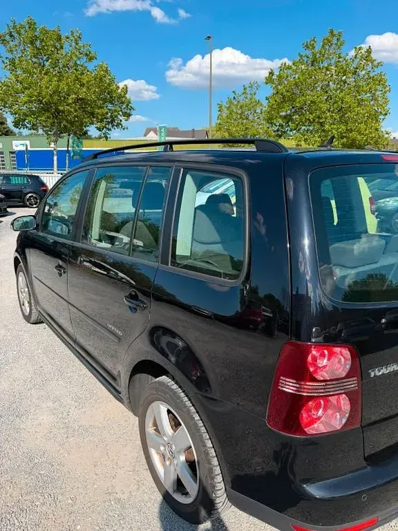 Gebraucht VW Touran Trendline 140 PS (102 kW) 2009 Schwarz Van / Kleinbus