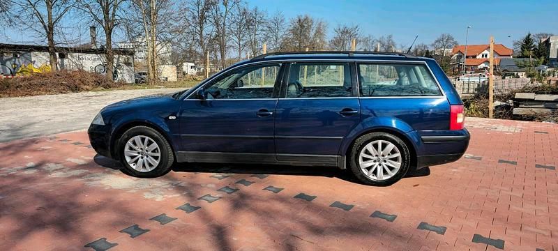 Usata VW Passat 131 CV (96 kW) 2003 Blu Station wagon