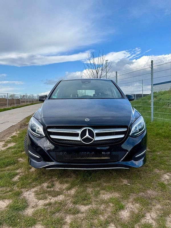 Gebraucht Mercedes B200 156 PS (114 kW) 2017 Schwarz Van / Kleinbus