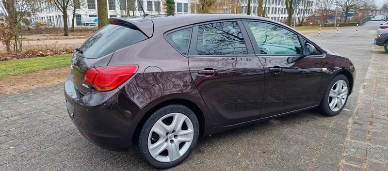 Gebraucht Opel Astra 110 PS (80 kW) 2012 Kleinwagen