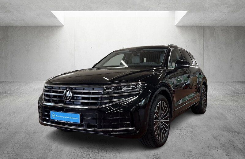 Schwarz Gebraucht 2024 VW Touareg Elegance SUV | 72.970 € (Teuer) - Bild 1/4