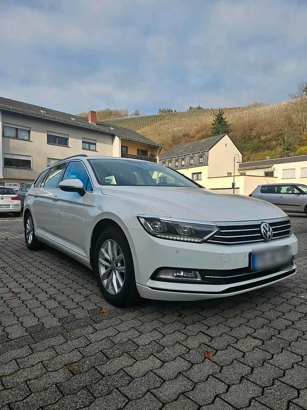 Weiß Gebraucht 2016 VW Passat Limousine | 10.500 € (Superpreis) - Bild 1/4