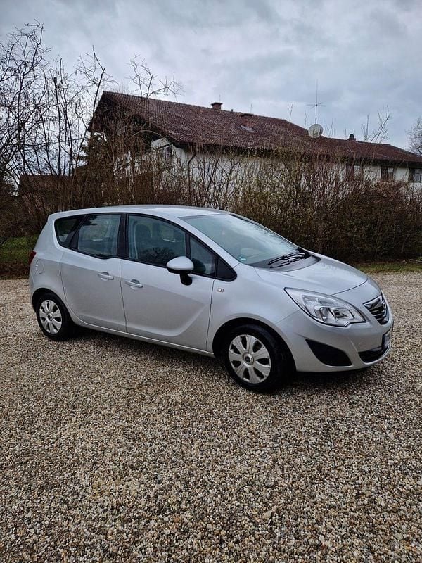 Gebraucht Opel Meriva 101 PS (74 kW) 2011 Silber Van / Kleinbus