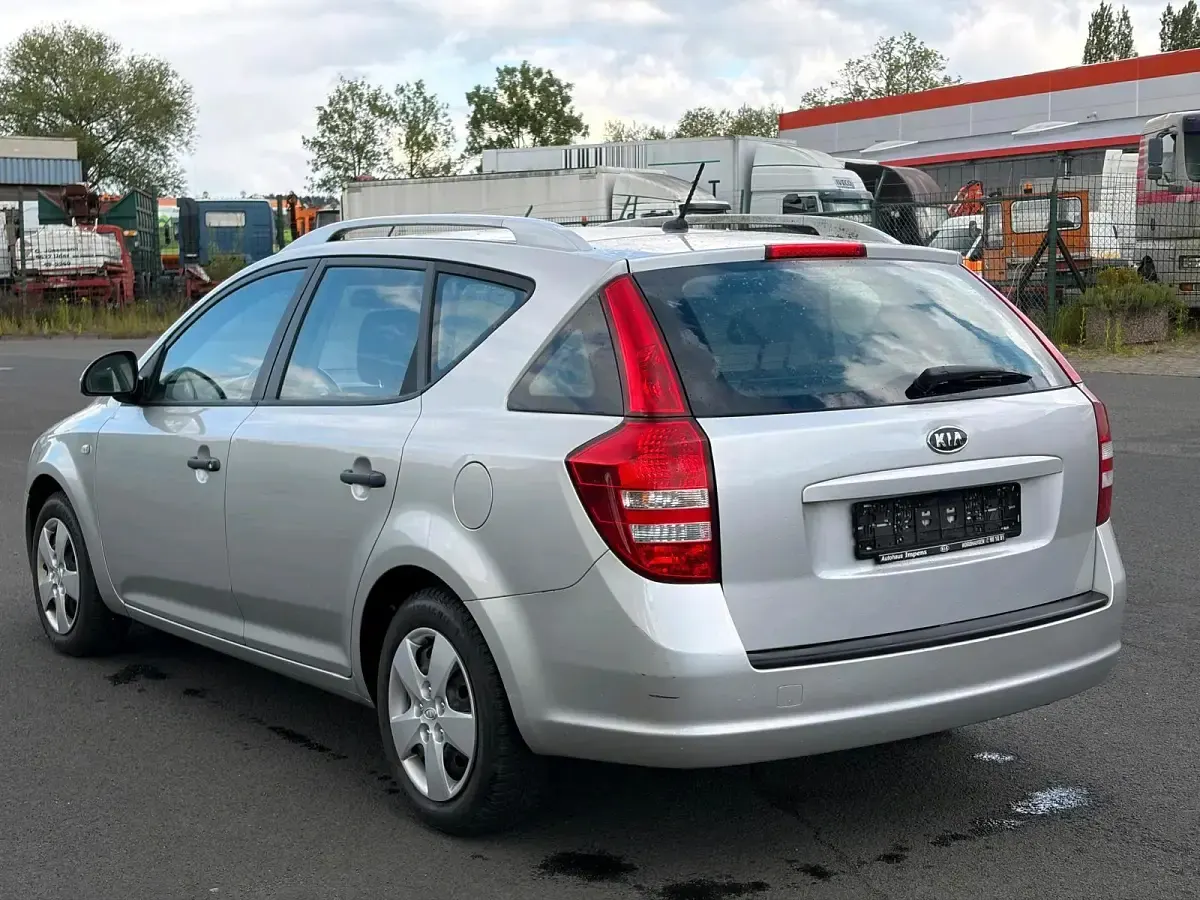 Brugt Kia Ceed 108 HK (79 kW) 2009 Sølv Hatchback