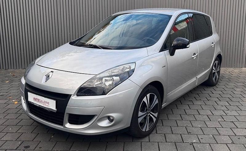 Grau Gebraucht 2011 Renault Scénic III Bose Edition Van / Kleinbus | 4.499 € (Fairer Preis) - Bild 1/4