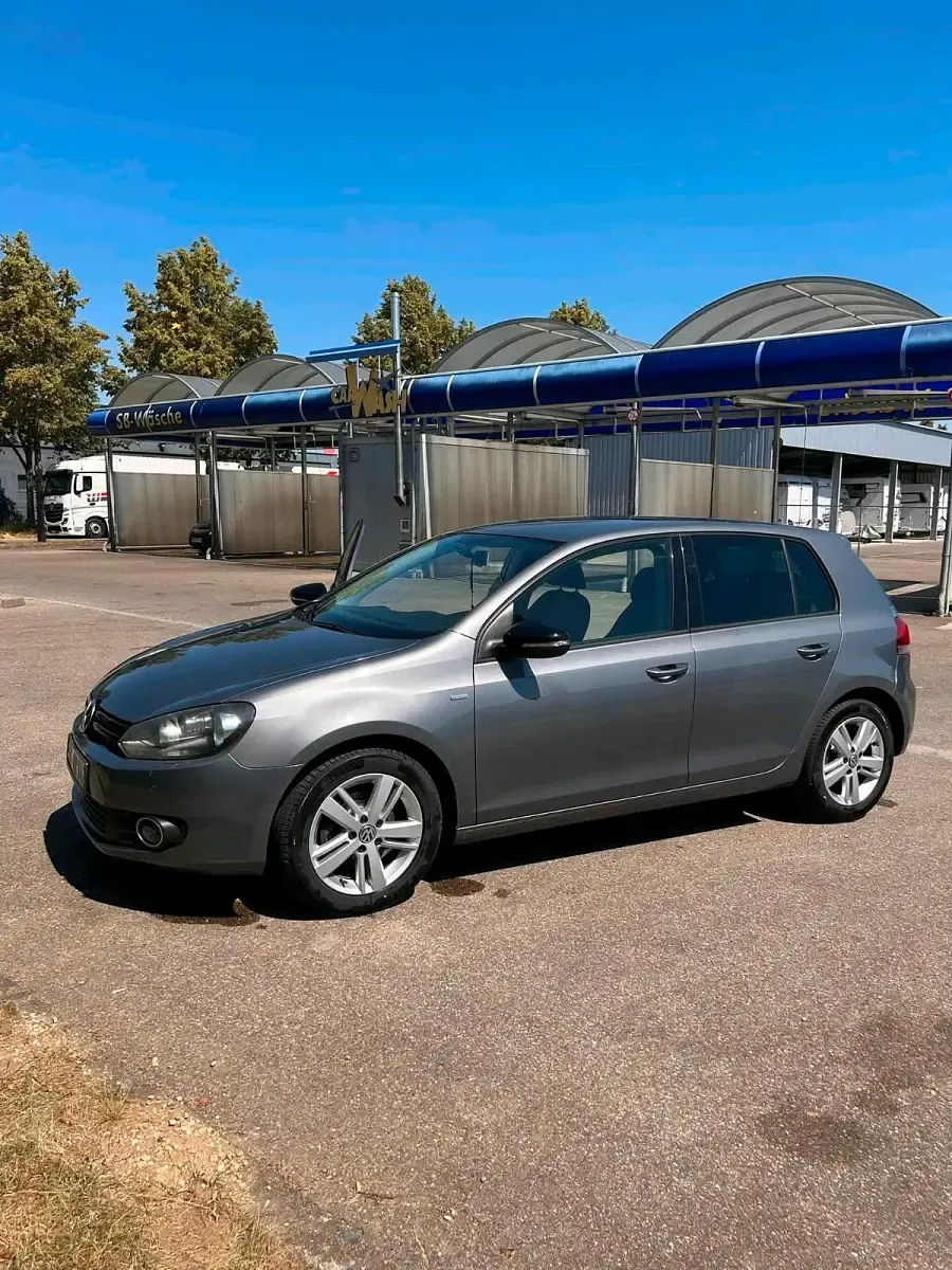 Gebraucht VW Golf VII 105 PS (77 kW) 2012 Grau Limousine