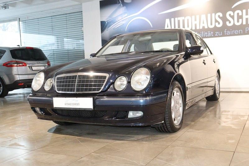 Second-hand Mercedes E200 Elegance 143 CP (105 kW) 2001 Albastru Berlinǎ