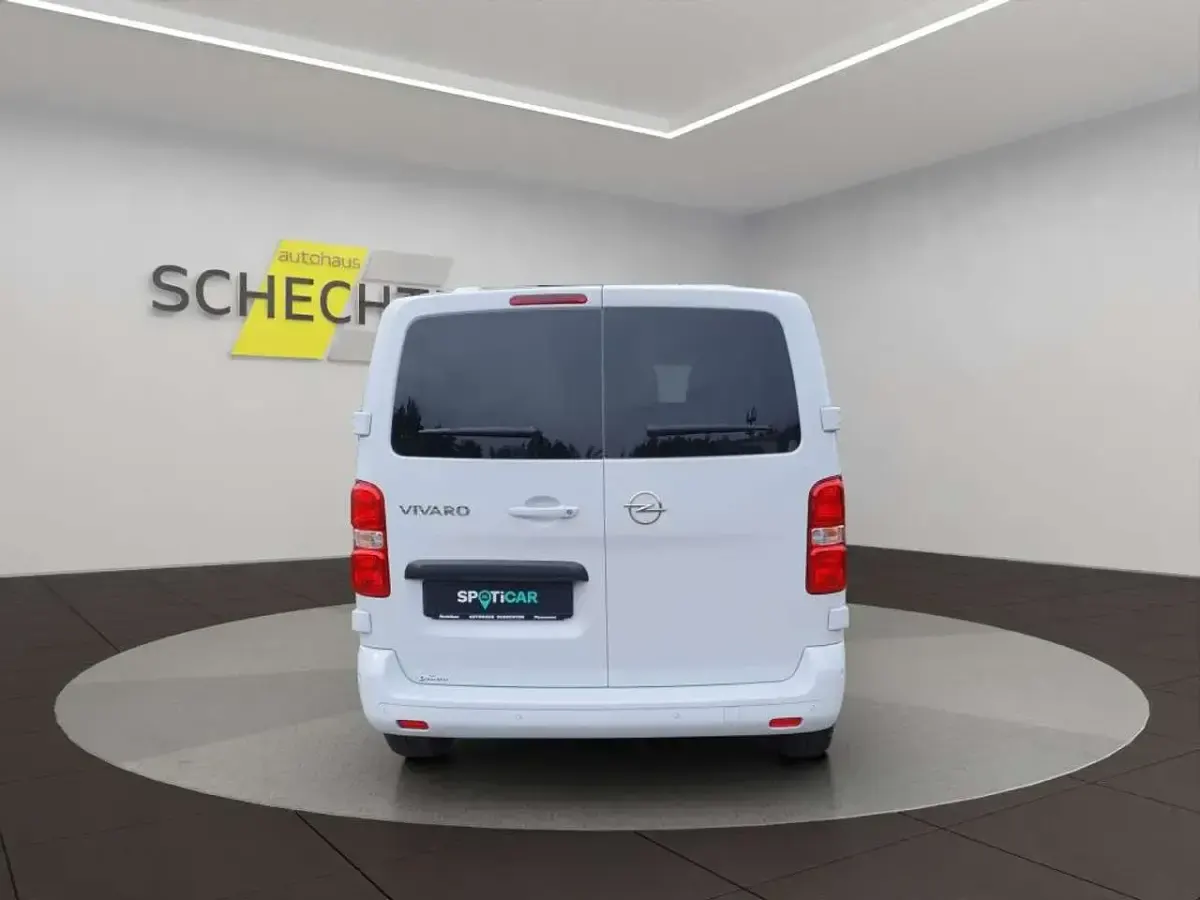 Gebraucht Opel Vivaro-e Combi 144 PS (105 kW) 2024 Kaolin weiß Van / Kleinbus