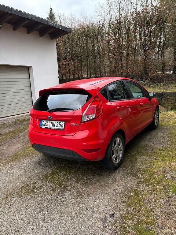 Gebraucht Ford Fiesta Trend 80 PS (58 kW) 2014 Rot Kleinwagen