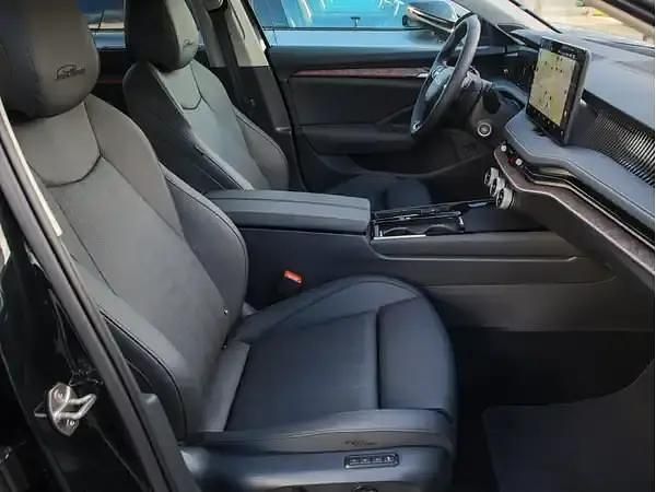 Neu Skoda Superb 204 PS (150 kW) 2025 Schwarz Kombi