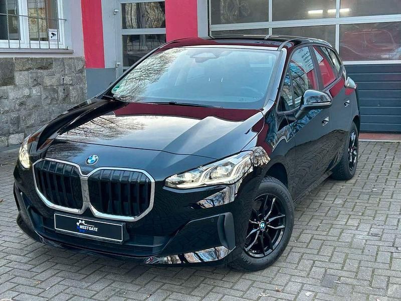 Schwarz Gebraucht 2023 BMW 218 Active Tourer Sport Line Van / Kleinbus | 20.990 € (Superpreis) - Bild 1/4
