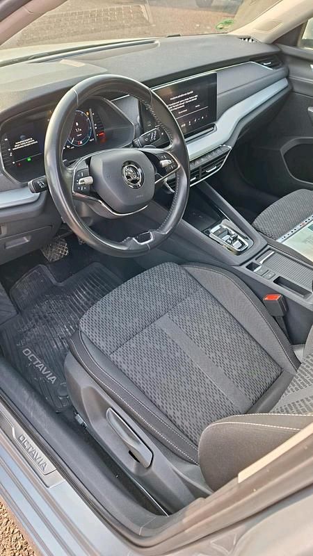 Gebraucht Skoda Octavia 150 PS (110 kW) 2021 Grau Kombi