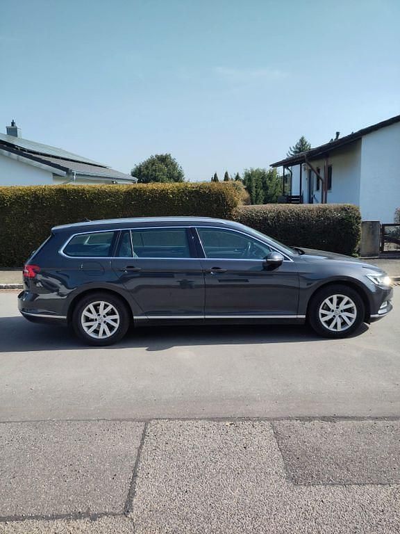 Gebraucht VW Passat Highline 179 PS (131 kW) 2017 Schwarz Kombi