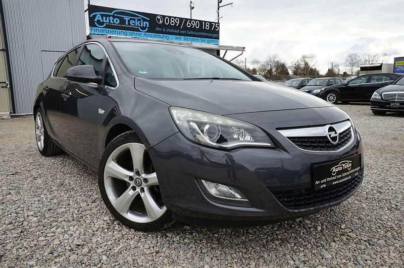 Grau Gebraucht 2010 Opel Astra Limousine | 8.790 € (Etwas zu teuer) - Bild 1/3