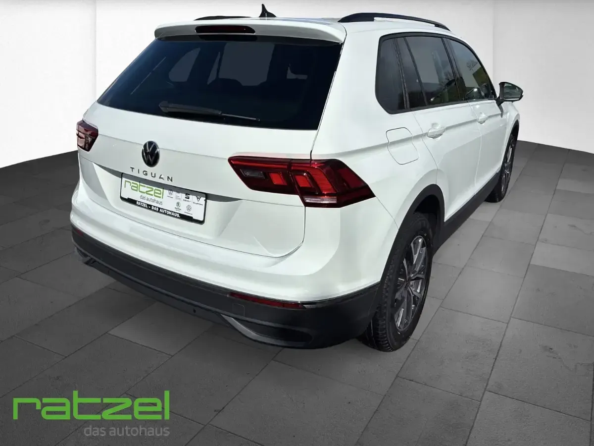 Gebraucht VW Tiguan Life 150 PS (110 kW) 2023 Weiß SUV
