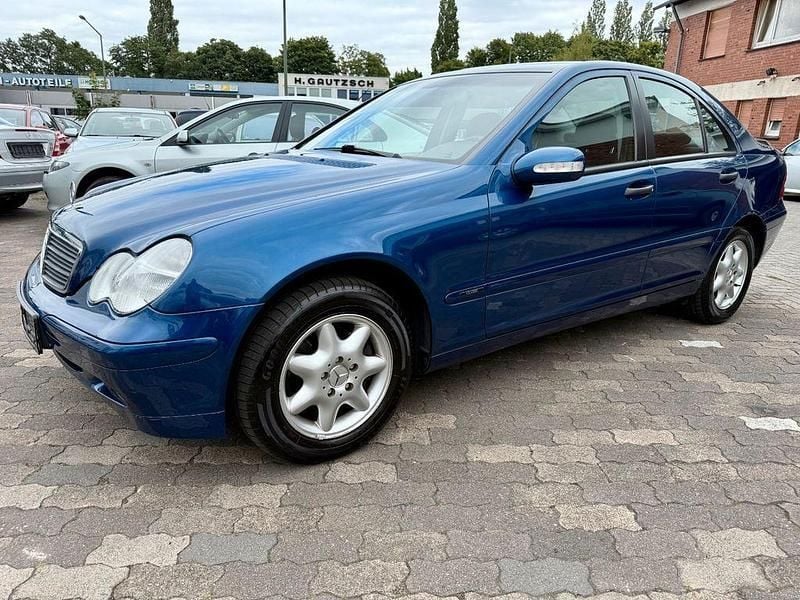 Blau Gebraucht 2001 Mercedes C200 Limousine | 4.399 € (Etwas zu teuer) - Bild 1/4