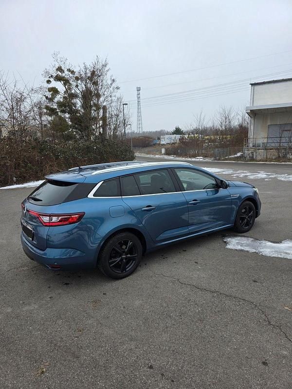 Gebraucht Renault Mégane GrandTour Bose Edition 132 PS (97 kW) 2016 Blau Kombi