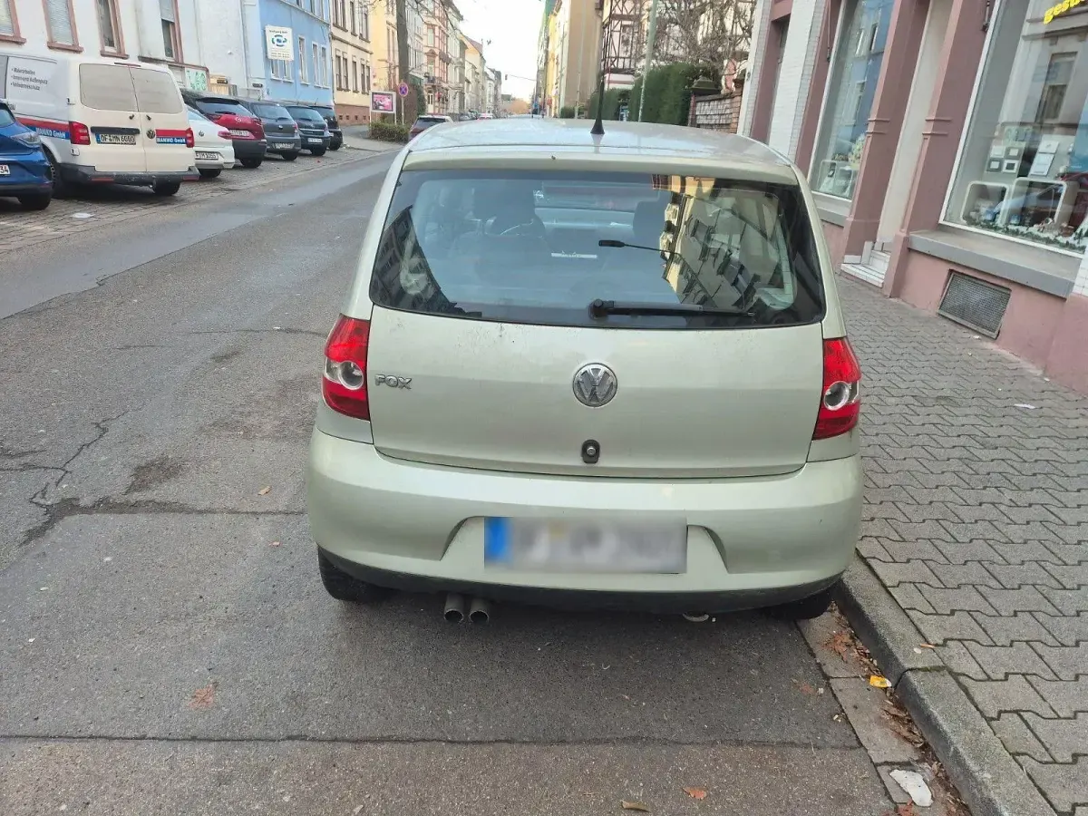 Gebraucht VW Fox Style 60 PS (44 kW) 2011 Grün Kleinwagen