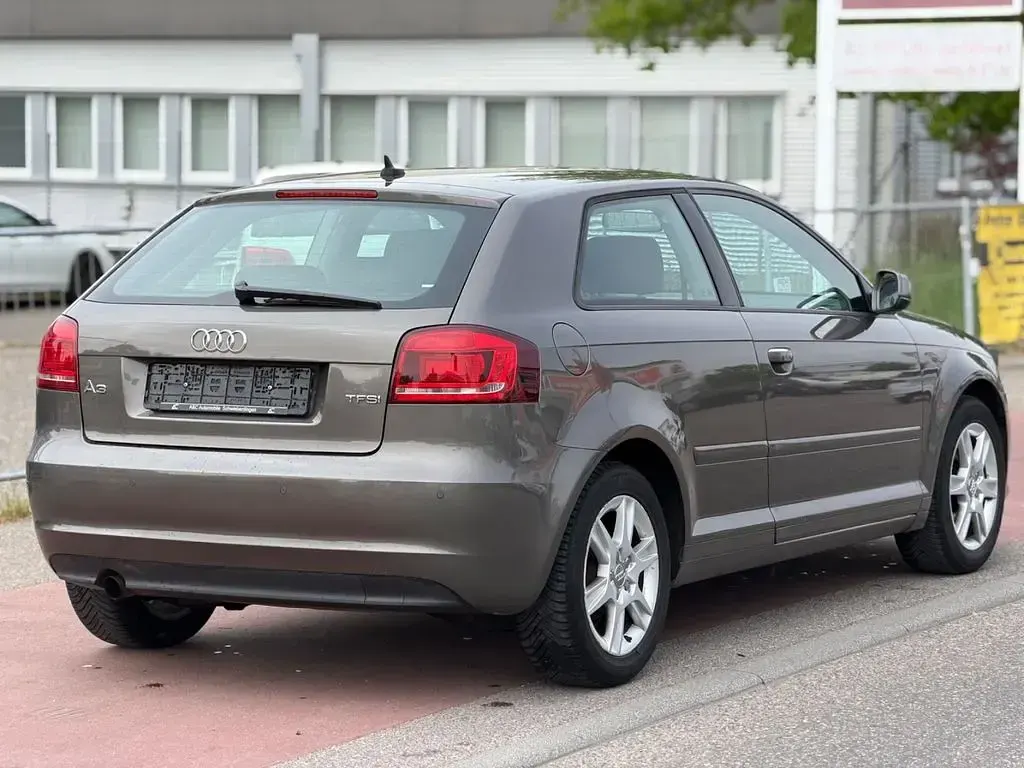 Gebraucht Audi A3 Attraction 105 PS (77 kW) 2011 Grau Kleinwagen