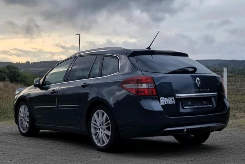 Grau Gebraucht 2012 Renault Laguna III Kombi | 4.990 € (Fairer Preis) - Bild 1/4