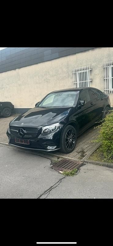 Schwarz Gebraucht 2018 Mercedes GLC300 AMG line Coupé | 28.800 € (Fairer Preis) - Bild 1/4