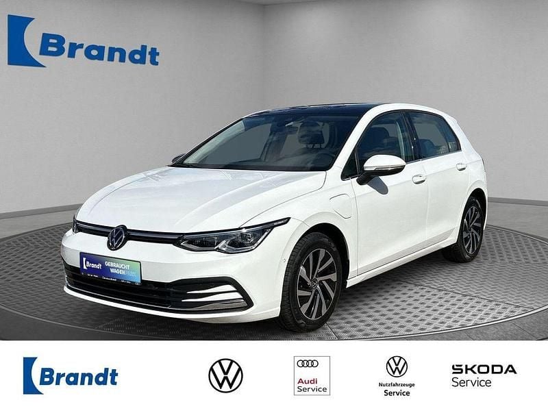 Pure white Gebraucht 2021 VW Golf VIII Style Limousine | 23.290 € (Fairer Preis) - Bild 1/3
