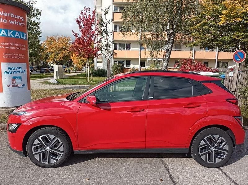 Rot Gebraucht 2021 Hyundai Kona Trend SUV | 16.500 € (Superpreis) - Bild 1/4