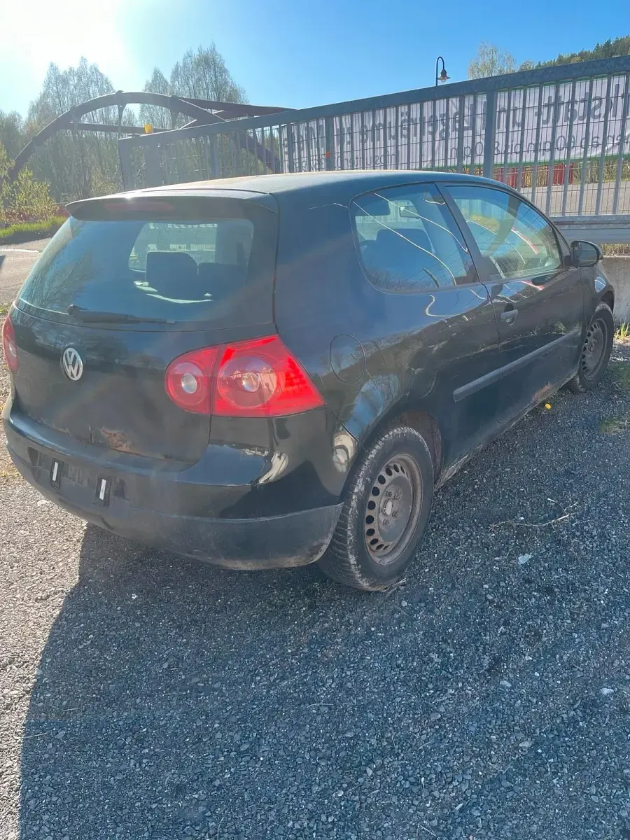 Używany VW Golf V 70 KM (51 kW) 2004 Czarny Hatchback