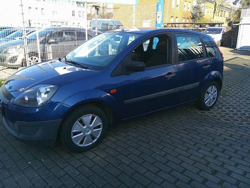 Gebraucht Ford Fiesta Basis 69 PS (50 kW) 2007 Blau Kleinwagen
