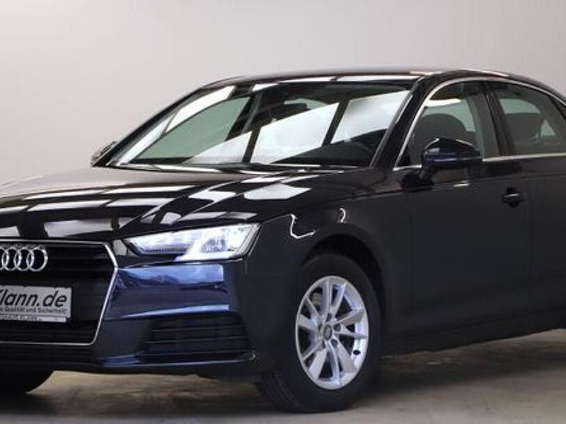 Gebraucht Audi A4 Basis 190 PS (139 kW) 2015 Blau Limousine