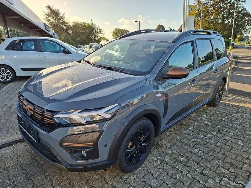 Grau Gebraucht 2023 Dacia Jogger Extreme Van / Kleinbus | 23.990 € (Fairer Preis) - Bild 1/4