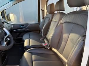 Neu Hyundai Staria Trend 160 PS (117 kW) 2026 Schwarz (abyss black / mic) Van / Kleinbus