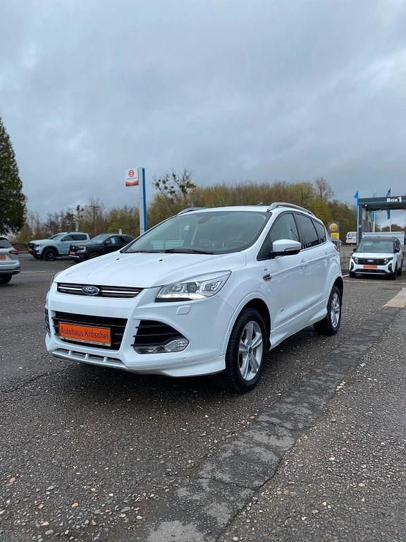 Gebraucht Ford Kuga Individual 179 PS (131 kW) 2015 Weiß SUV