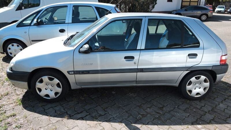 Silber Gebraucht 2001 Citroën Saxo Kleinwagen | 600 € (Guter Preis) - Bild 1/4