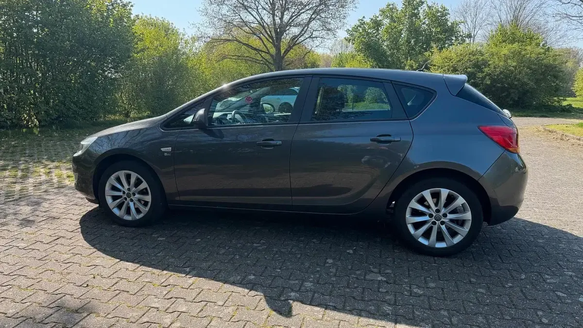 Occasion Opel Astra 87 ch (63 kW) 2012 Gris Berline