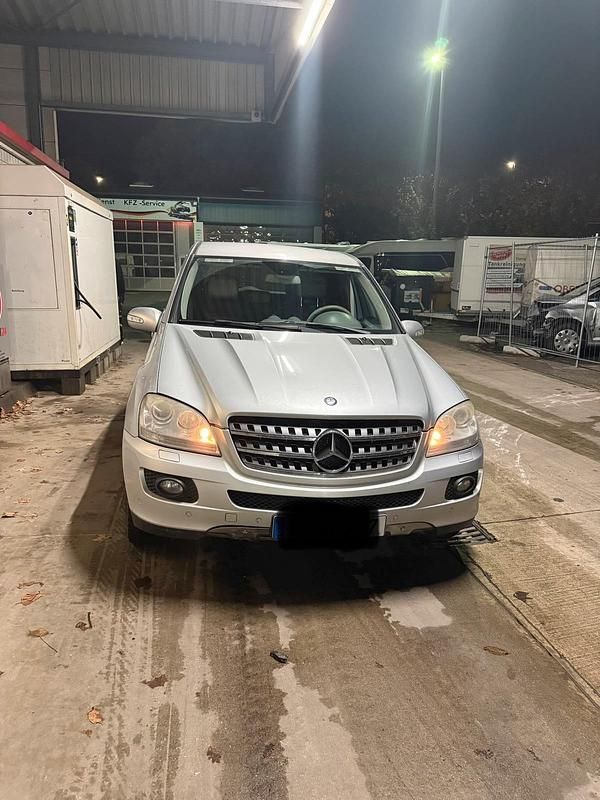 Silber Gebraucht 2008 Mercedes ML420 SUV | 5.000 € - Bild 1/4