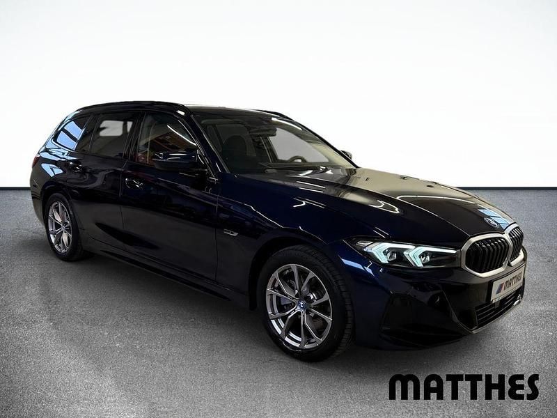 Gebraucht BMW 330e Shadowline 184 PS (135 kW) 2022 Blau Kombi