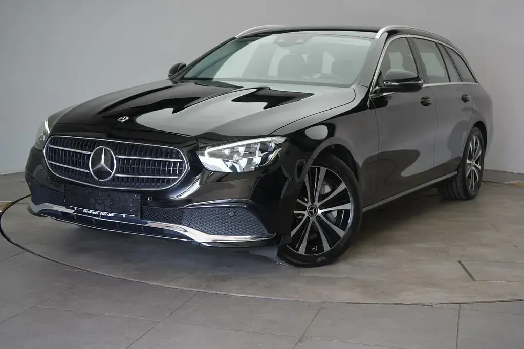 Gebraucht Mercedes E300 306 PS (225 kW) 2022 Schwarz Limousine