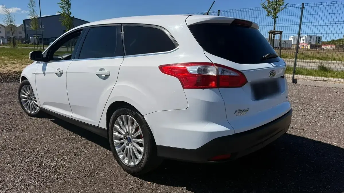 Gebraucht Ford Focus 150 PS (110 kW) 2011 Weiß Kombi