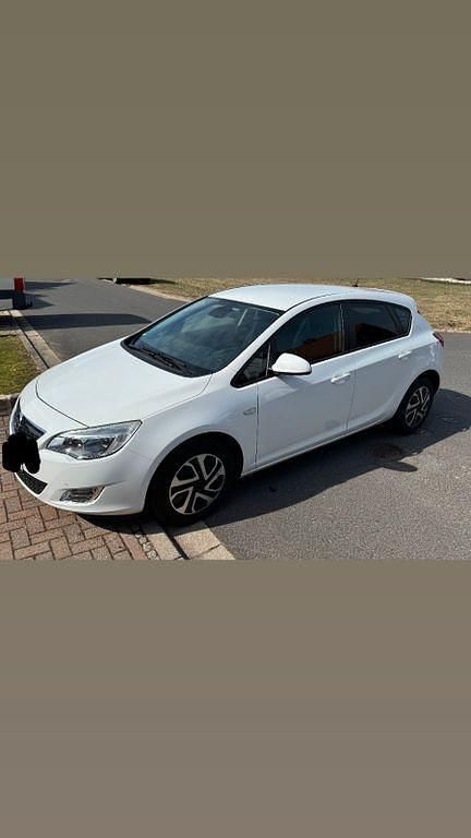 Gebraucht Opel Astra Design Edition 120 PS (88 kW) 2011 Weiß Limousine