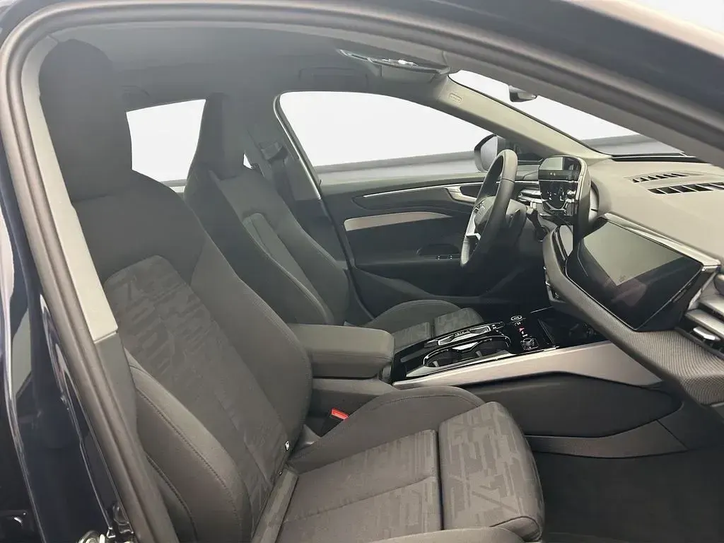 Gebraucht Audi A6 Sport 204 PS (150 kW) 2025 Firmamentblau metallic Limousine